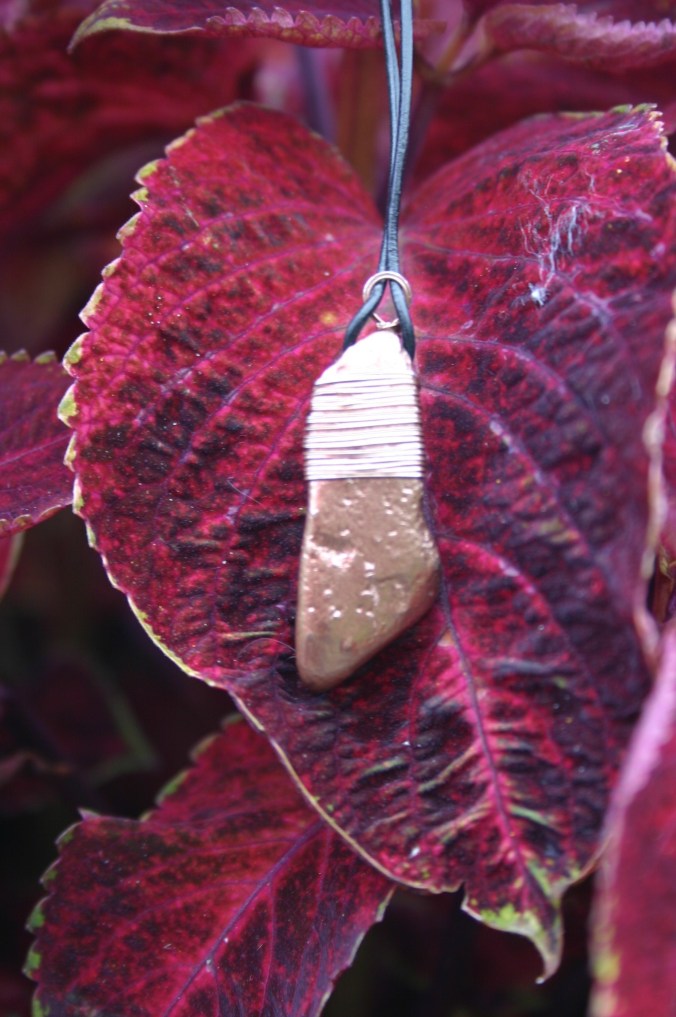 diy copper colored stone pendant with metal wire
