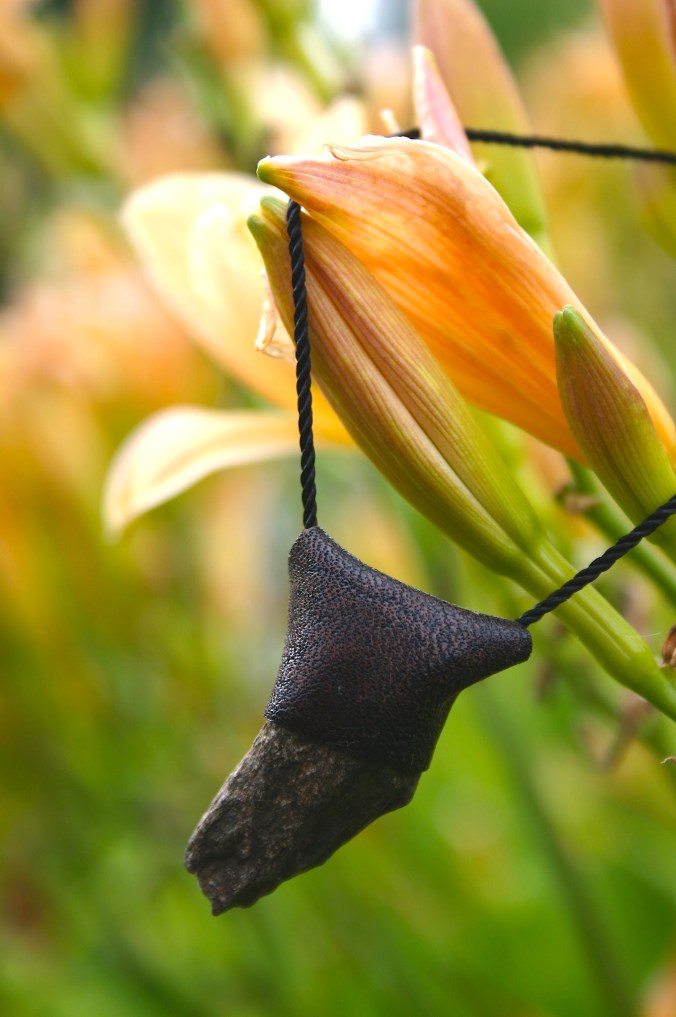 diy stone pendant with leather