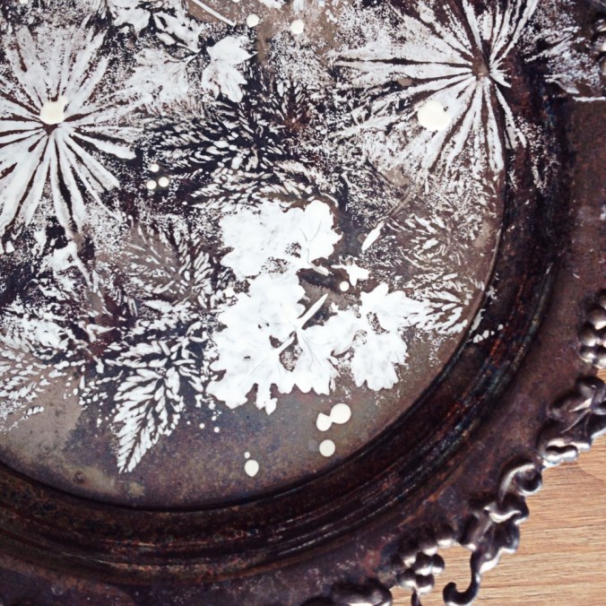 diy stamped old plate with real leaves