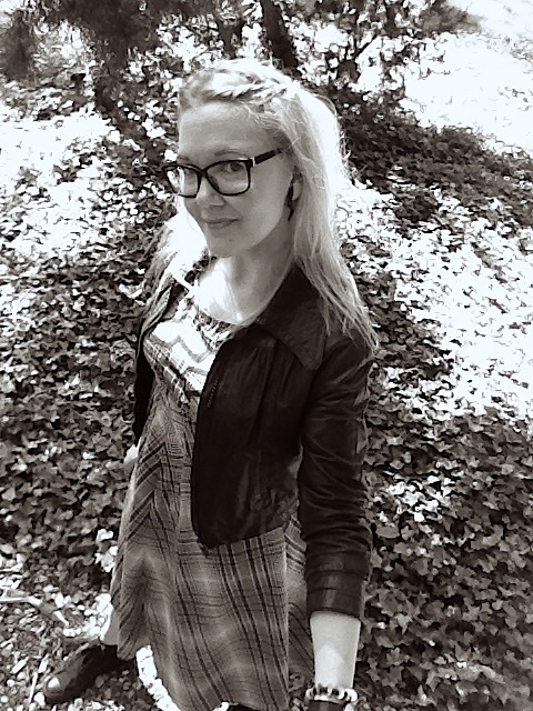 Susanna wearing diy checkered fabric dress with vintage leather jacket and Converse sneakers