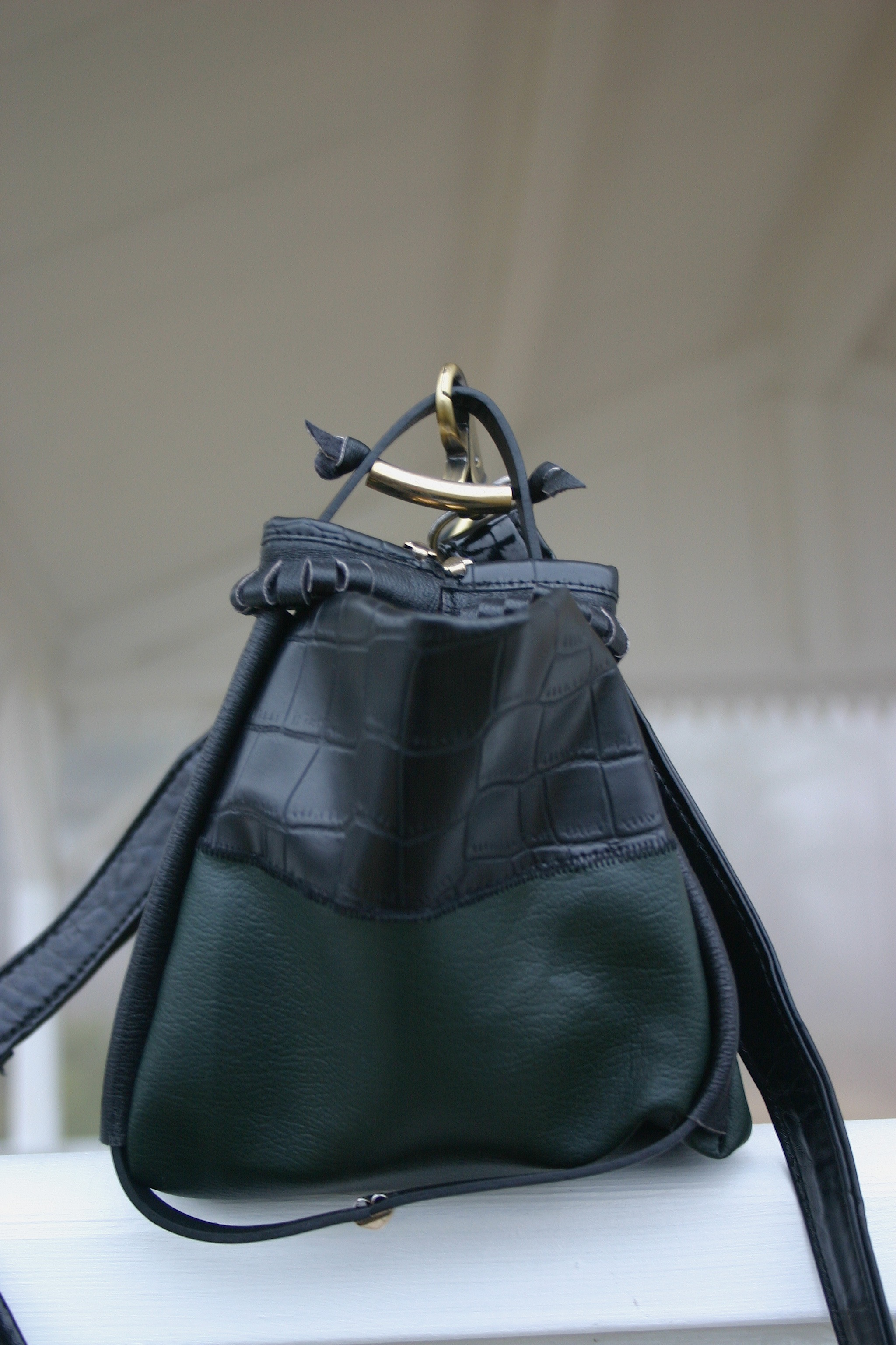 diy-greenish-leather-bag-side-view-of-handle-fastening